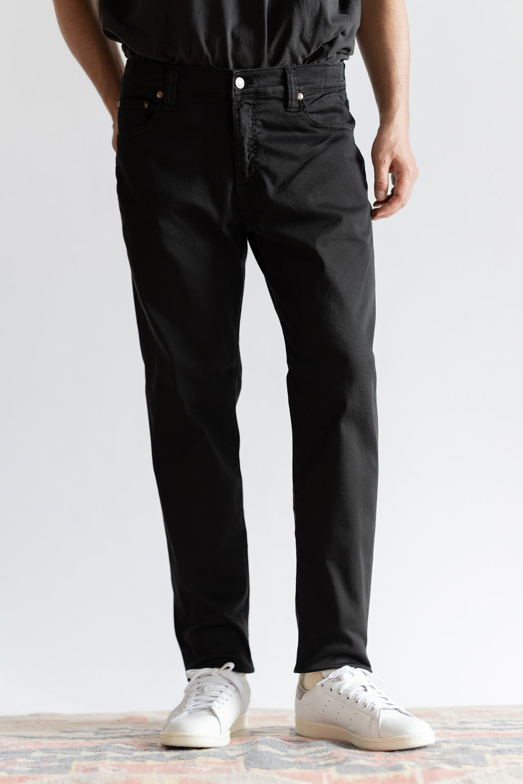 MMM134J (61) Carrot Leg BLACK